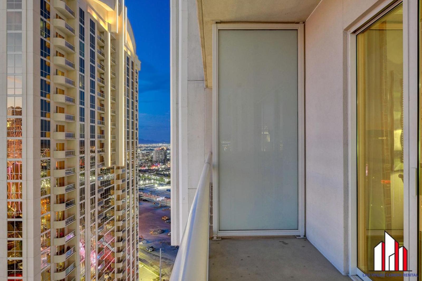 Mgm Signature-30-705 F1 Track & Strip View Balcony Las Vegas Bagian luar foto