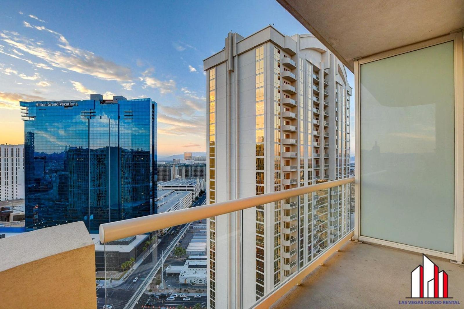 Mgm Signature-30-705 F1 Track & Strip View Balcony Las Vegas Bagian luar foto