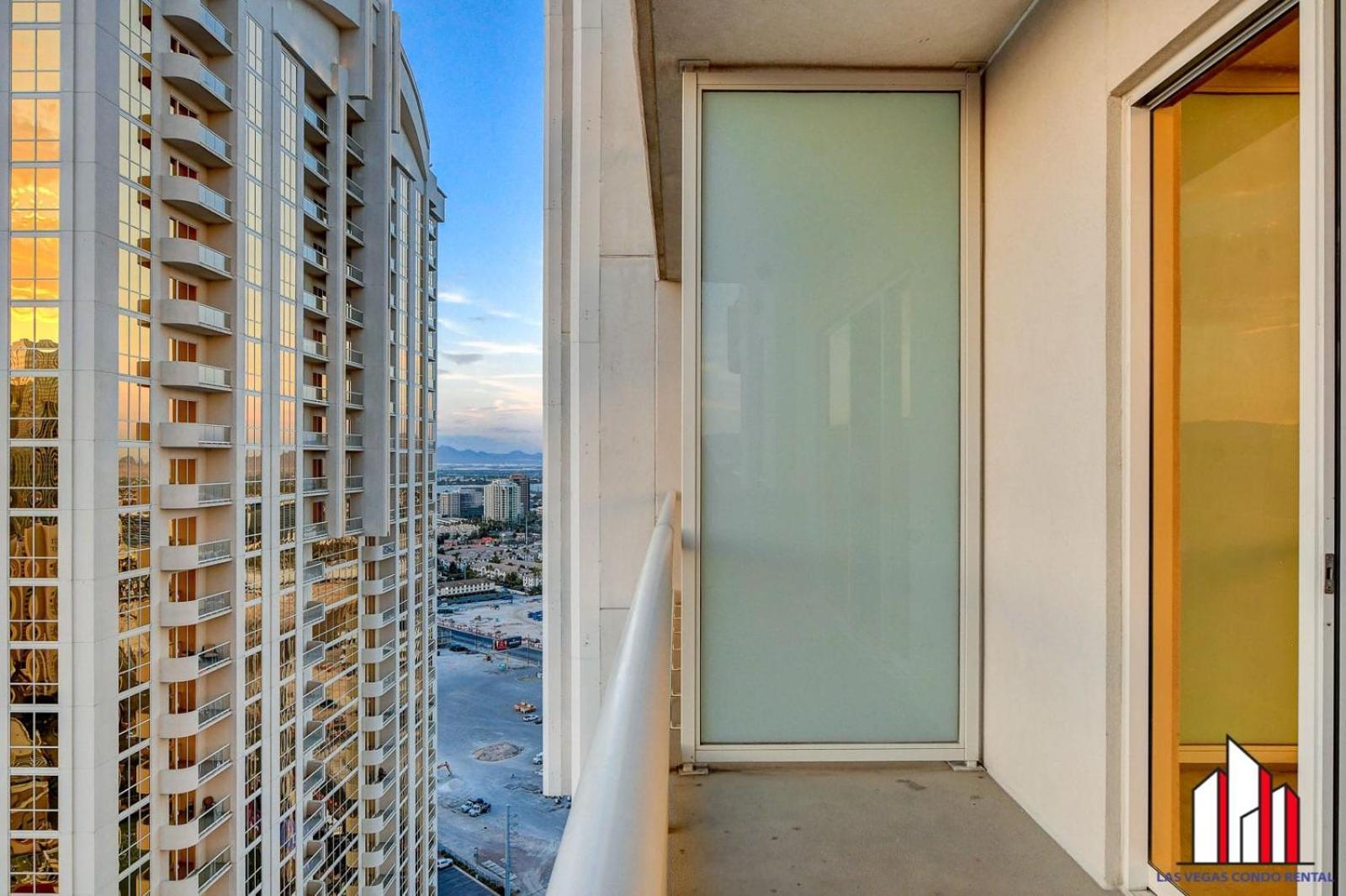 Mgm Signature-30-705 F1 Track & Strip View Balcony Las Vegas Bagian luar foto